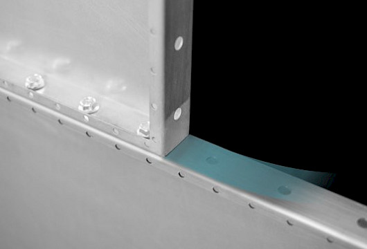 Bolted shielding modules with HF sealing strip